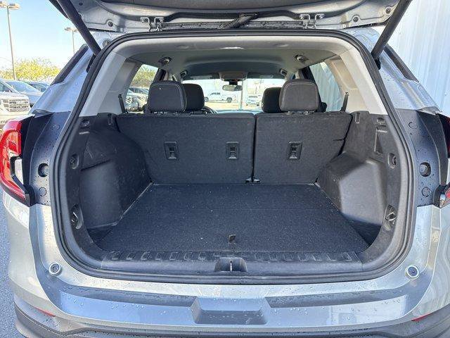 Used 2023 GMC Terrain SLE w/ Driver Convenience Package image 10
