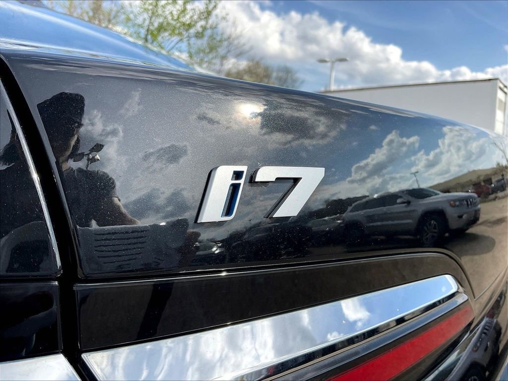 Used 2023 BMW i7 xDrive60 AWD/4WD image 23