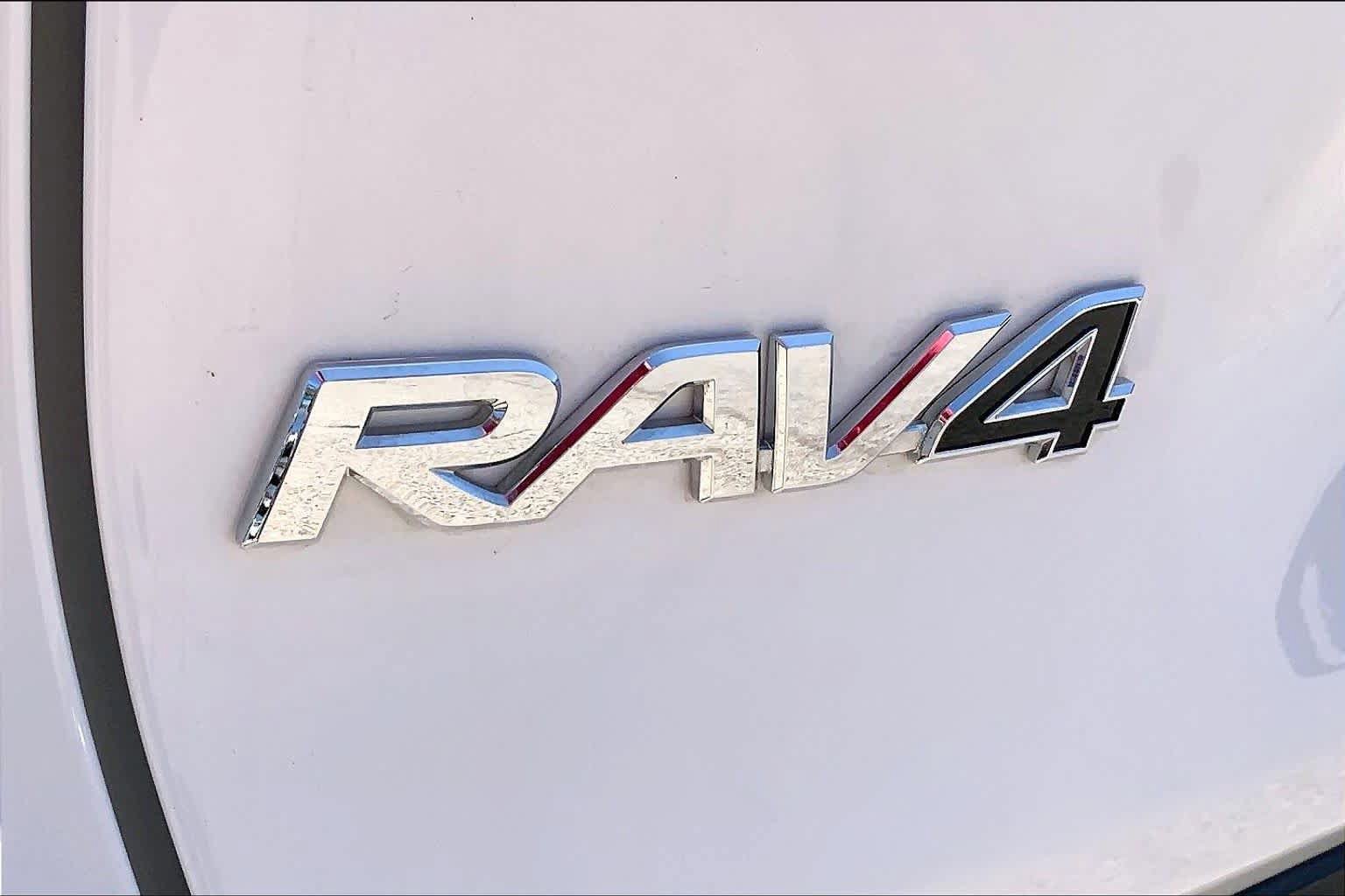 Used 2025 Toyota RAV4 LE AWD/4WD image 30
