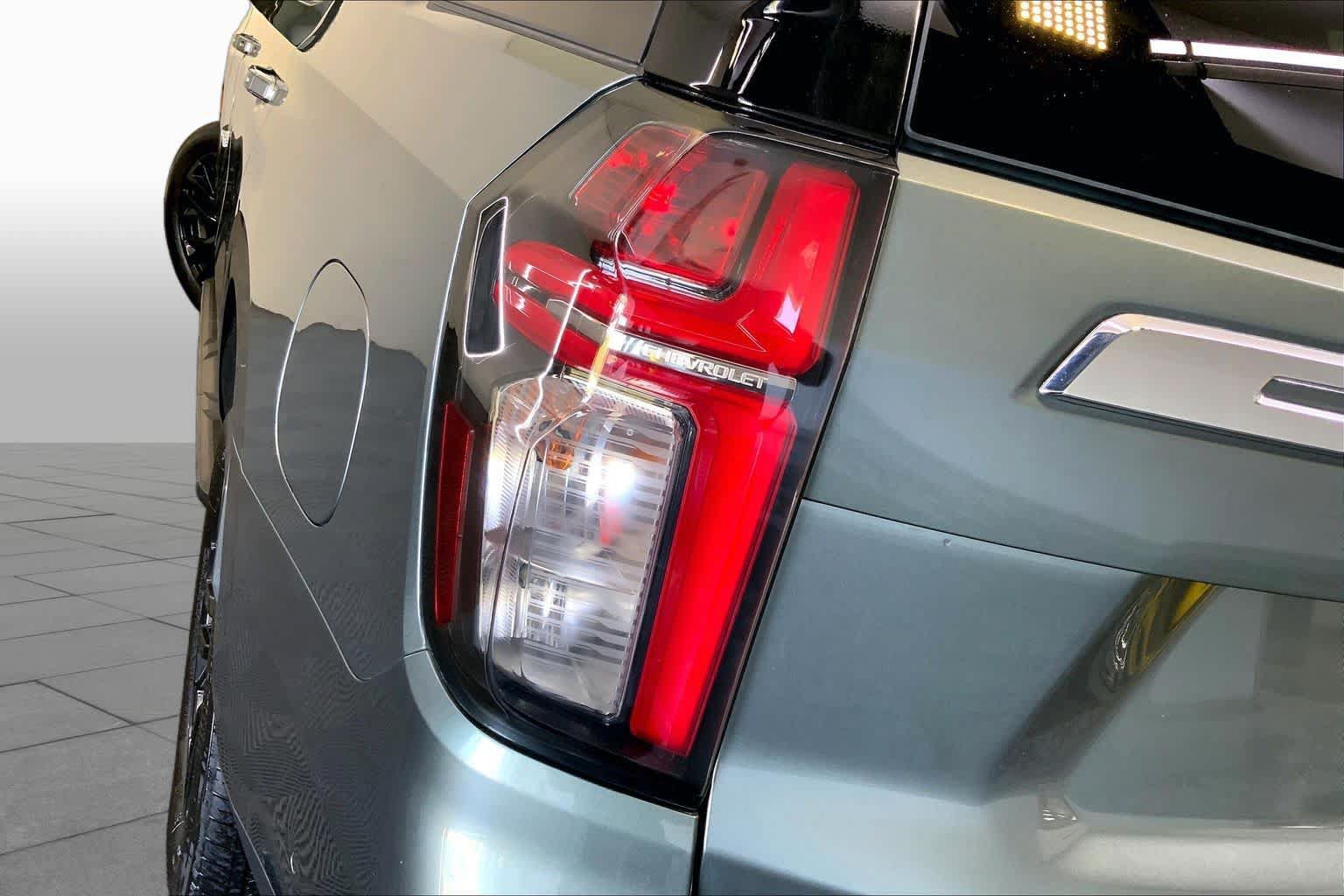 Used 2023 Chevrolet Tahoe Premier w/ Advanced Technology Package AWD/4WD image 28