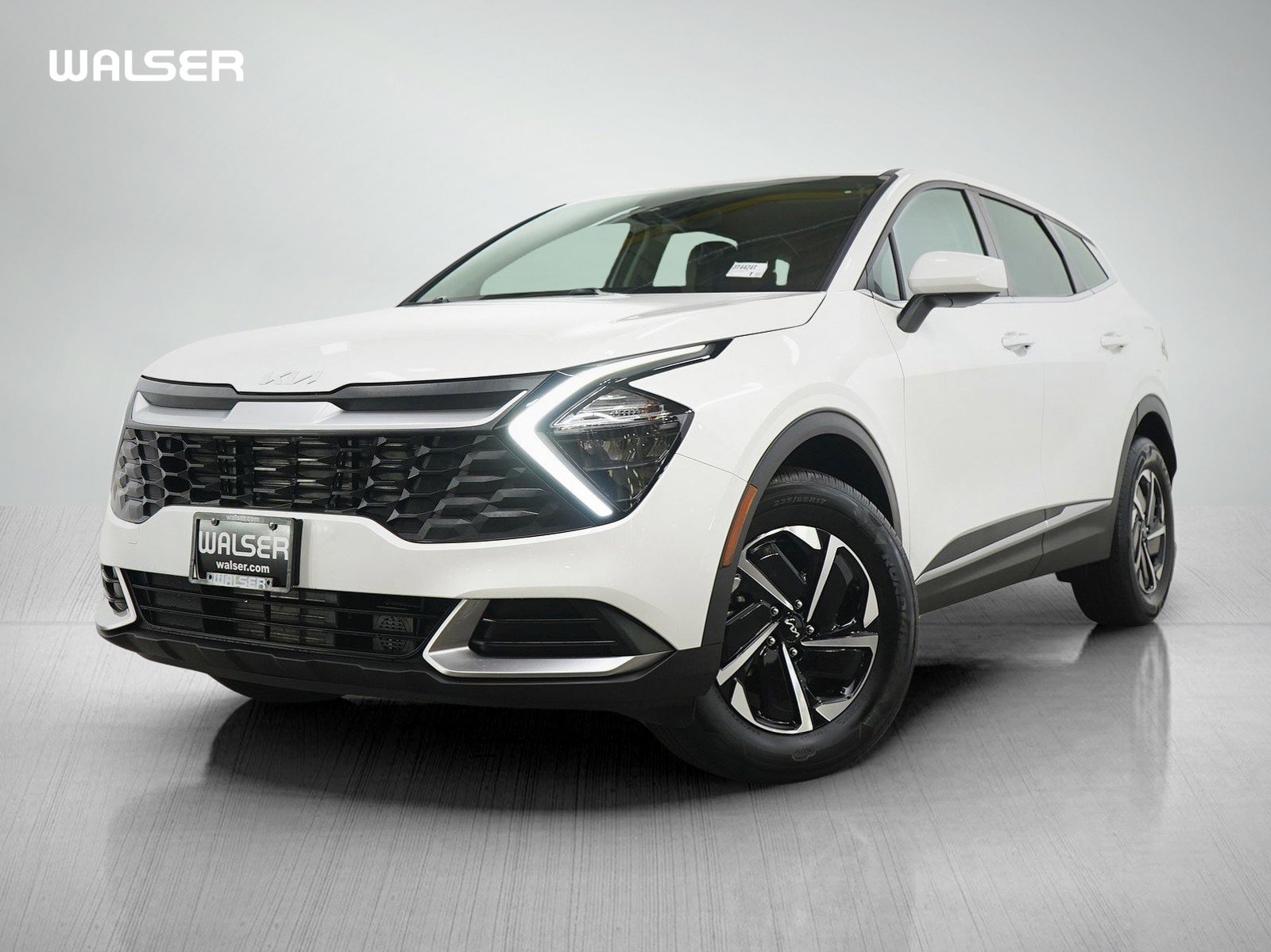 Used 2023 Kia Sportage LX image 1