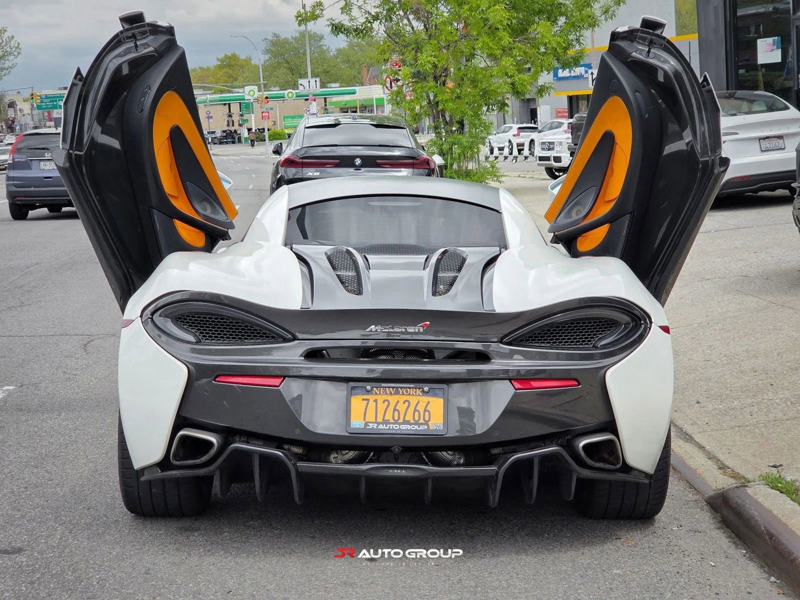 Used 2016 McLaren 570S Coupe RWD image 11
