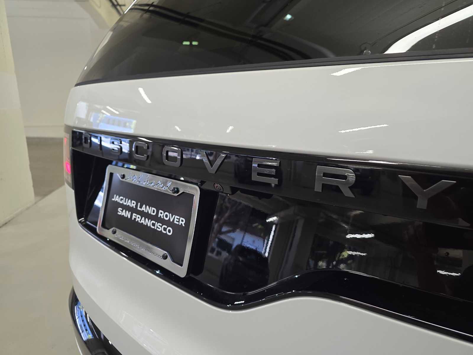 New 2025 Land Rover Discovery Dynamic SE image 13