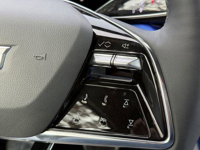 New 2025 Cadillac Optiq Luxury 1 image 27