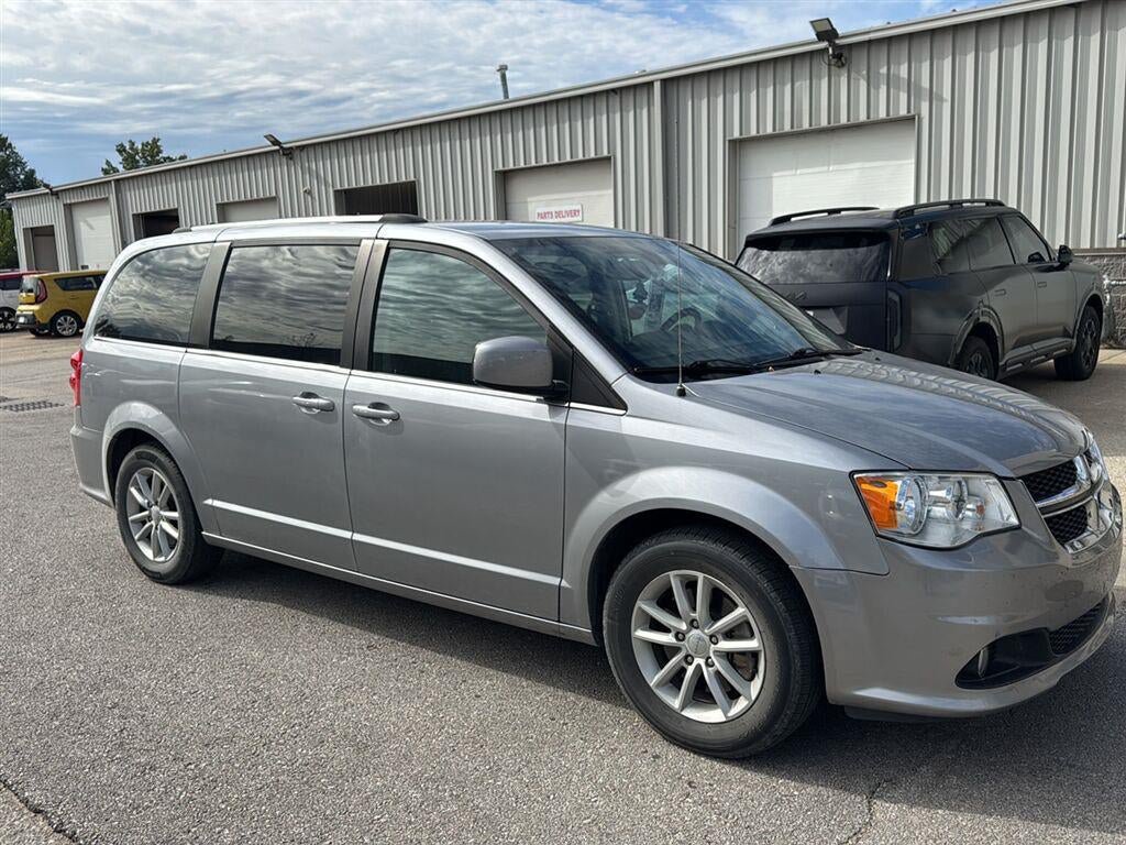 Used 2019 Dodge Grand Caravan SXT FWD image 1