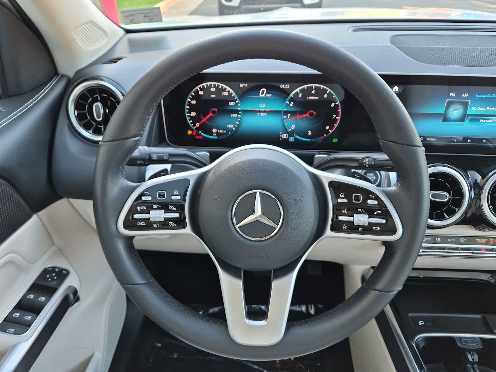 Used 2021 Mercedes-Benz GLB 250 4MATIC image 25