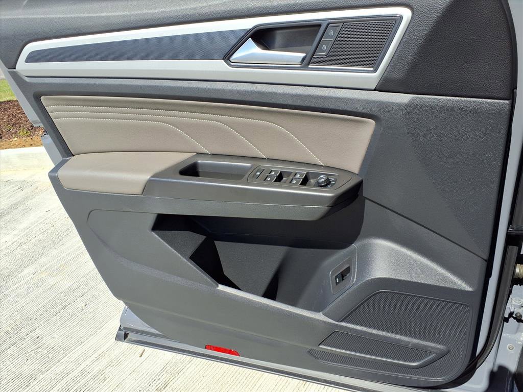 Used 2023 Volkswagen Atlas Cross Sport SEL R-Line image 19