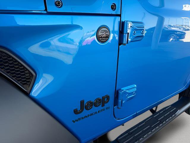 Used 2025 Jeep Wrangler Sport AWD/4WD image 13
