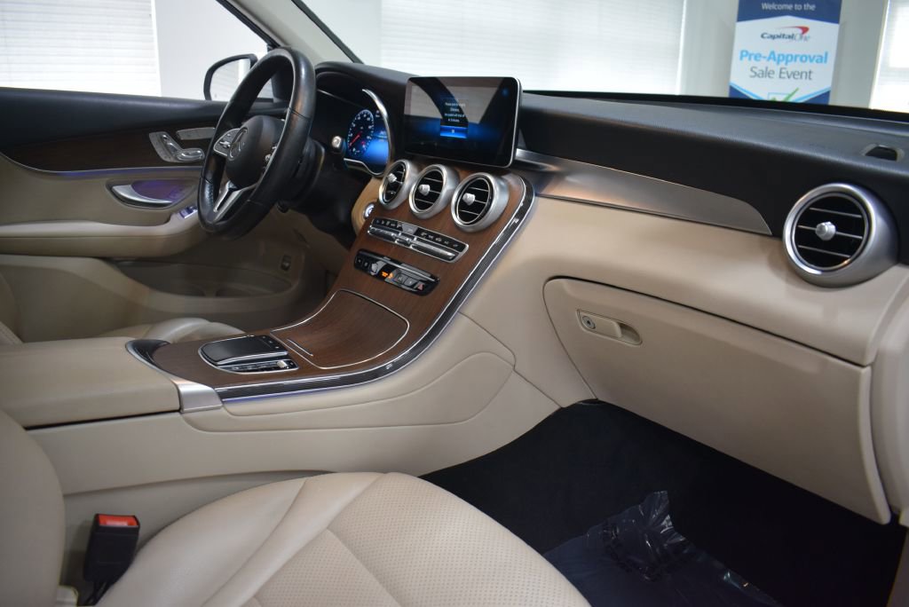 Used 2021 Mercedes-Benz GLC 300 4MATIC w/ Premium Package image 20