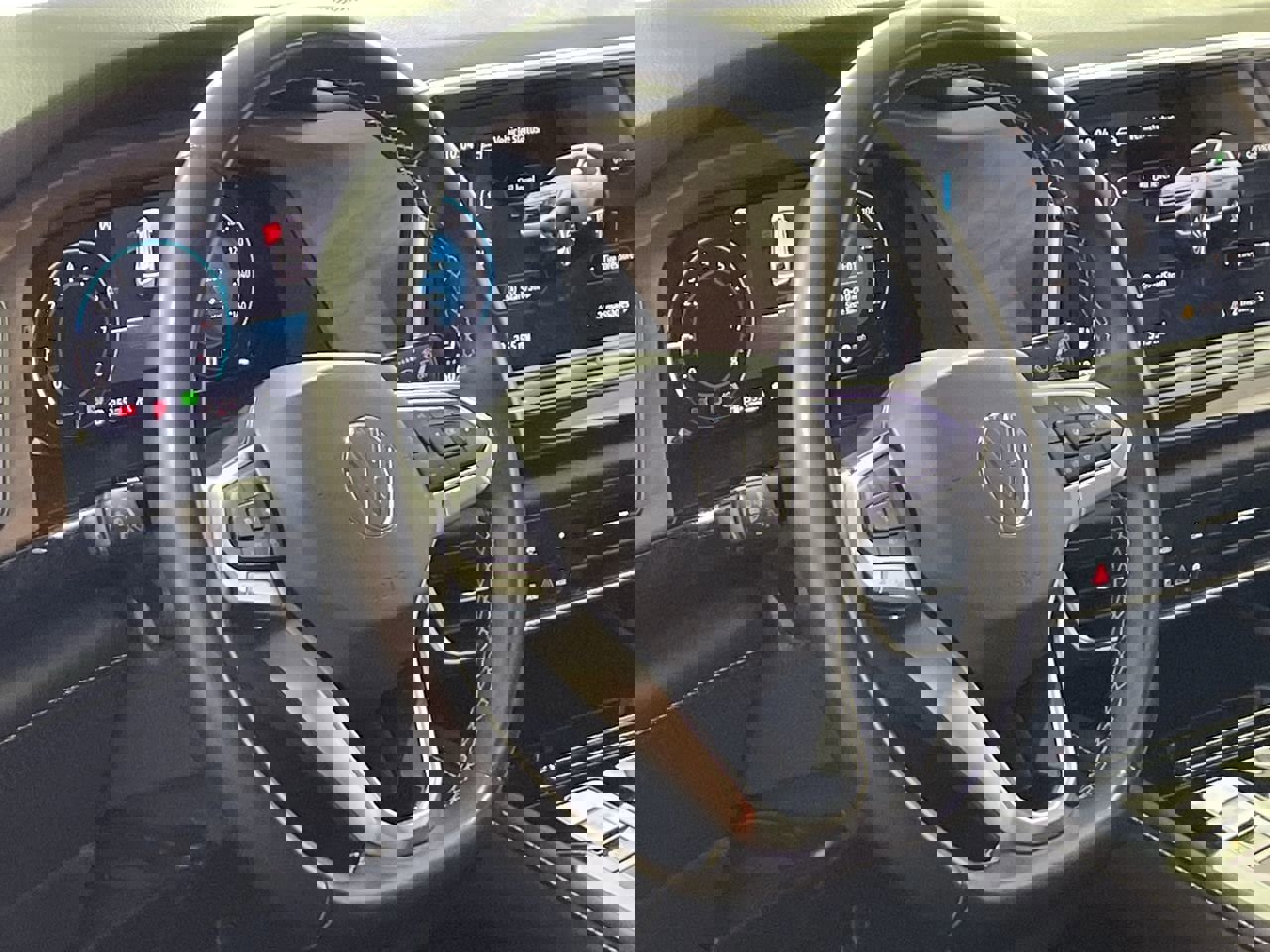 Used 2024 Volkswagen Atlas SE image 13