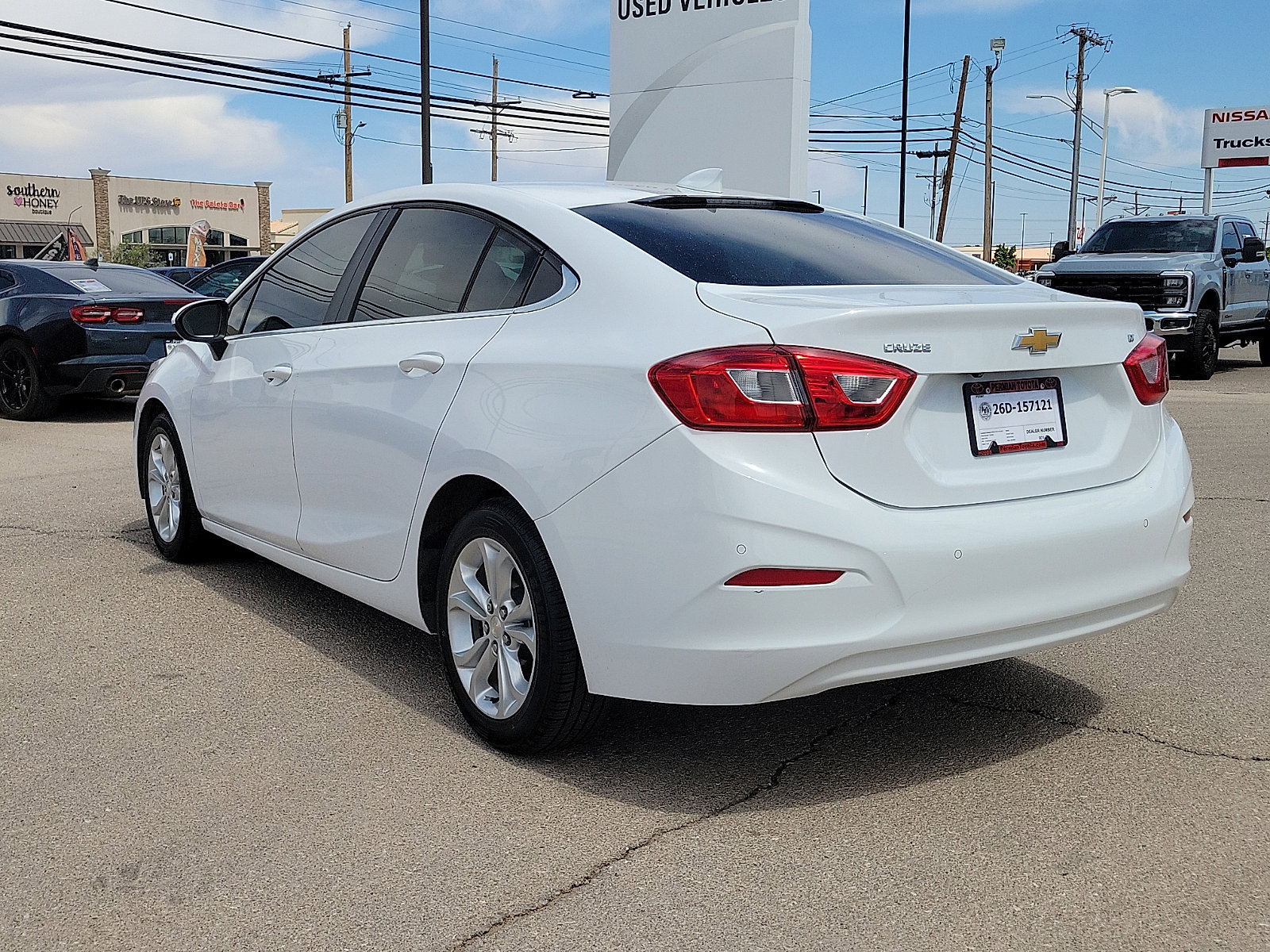 Used 2019 Chevrolet Cruze LT w/ Convenience Package FWD image 3