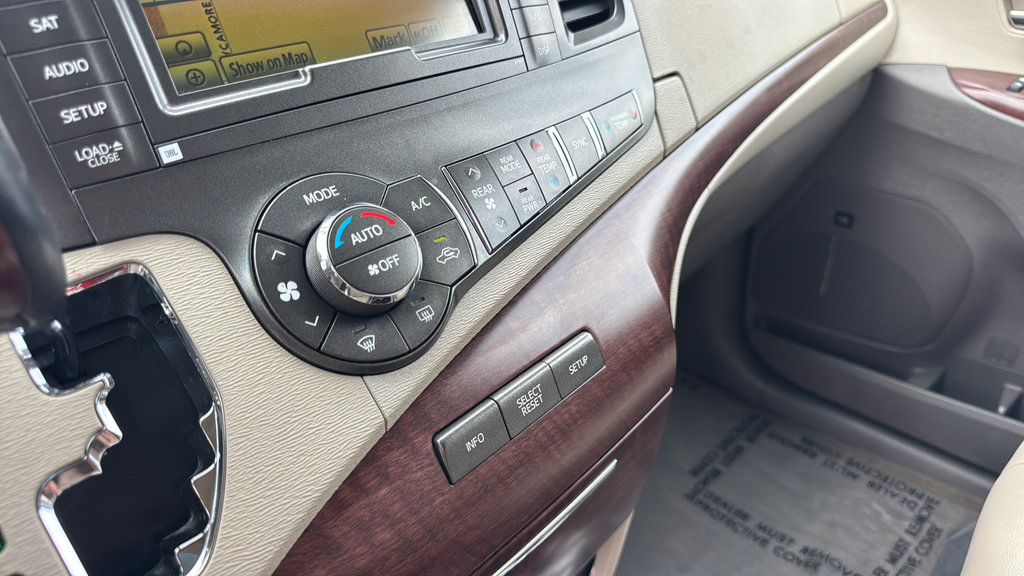 Used 2011 Toyota Sienna XLE w/ Premium Pkg FWD image 28