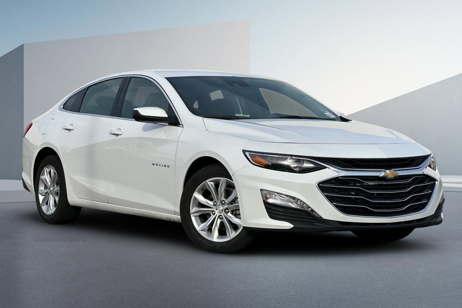 Used 2024 Chevrolet Malibu LT image 2