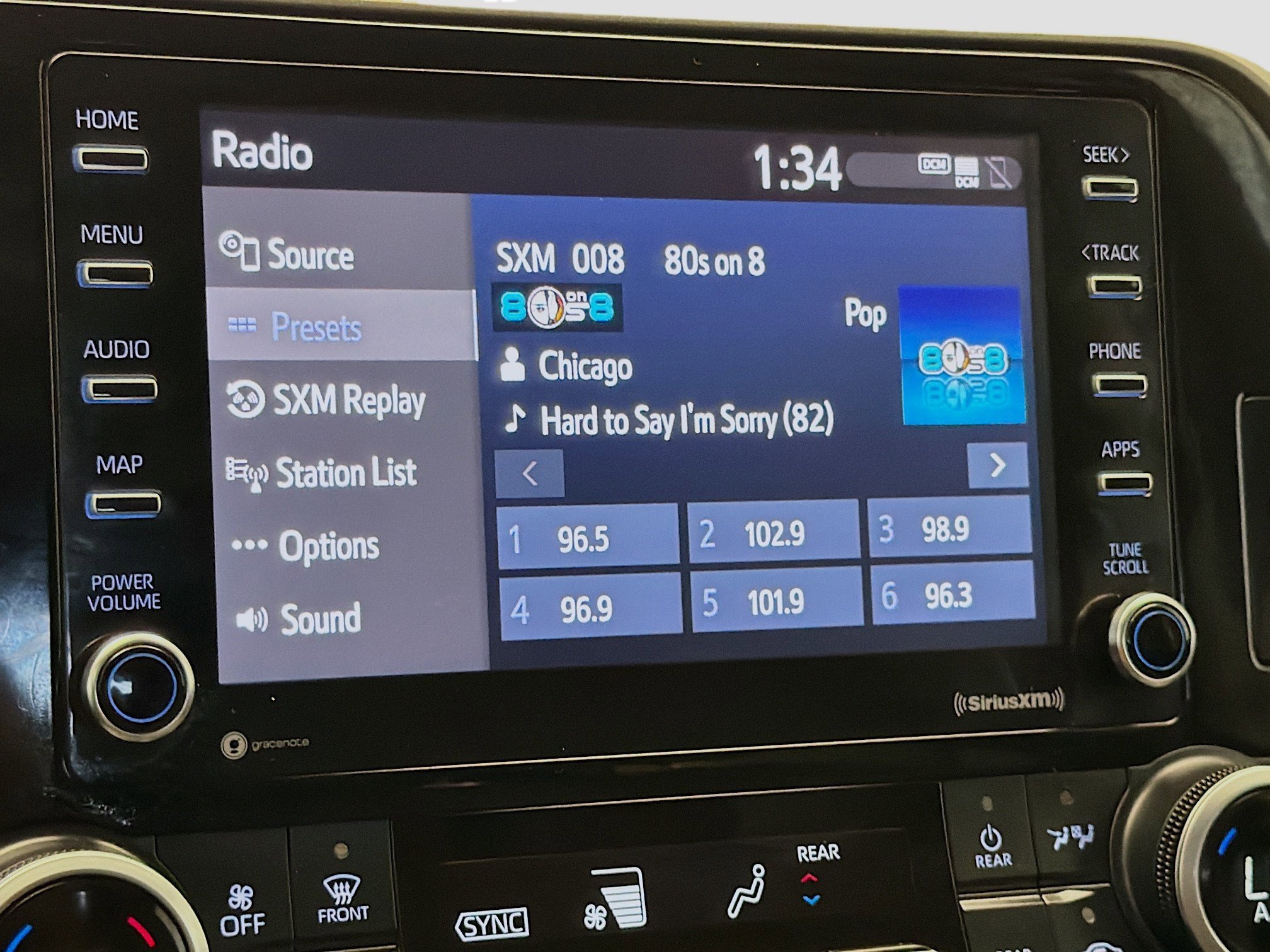 Used 2021 Toyota Highlander L image 9