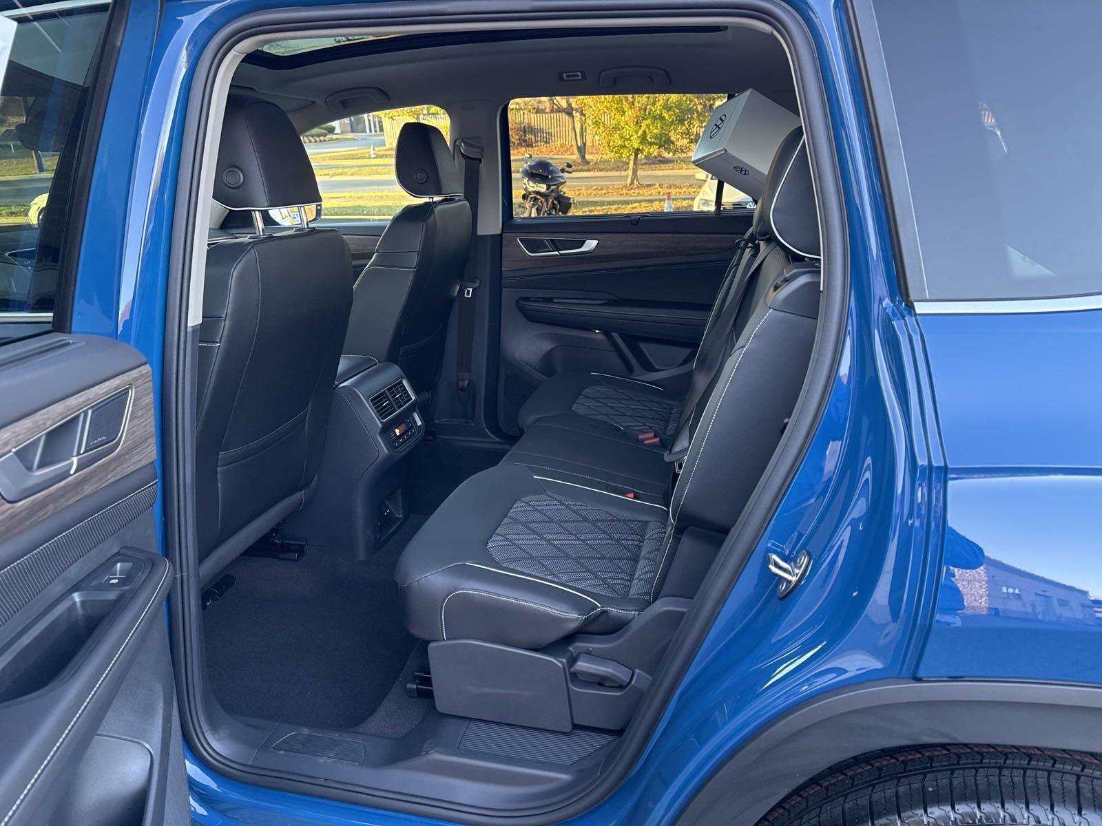 New 2025 Volkswagen Atlas SEL Premium R-Line image 28
