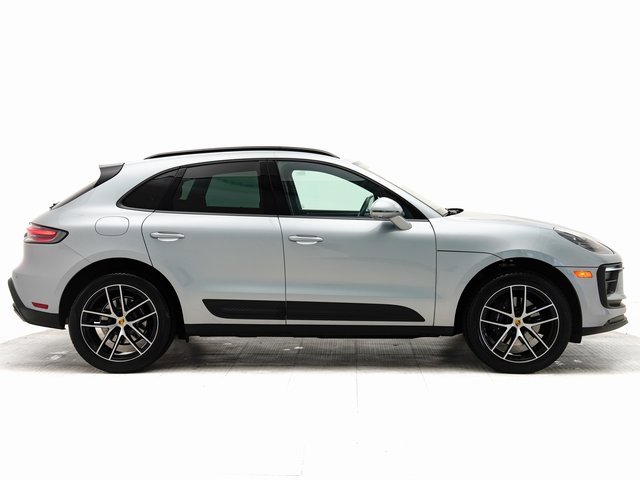 Used 2025 Porsche Macan image 35