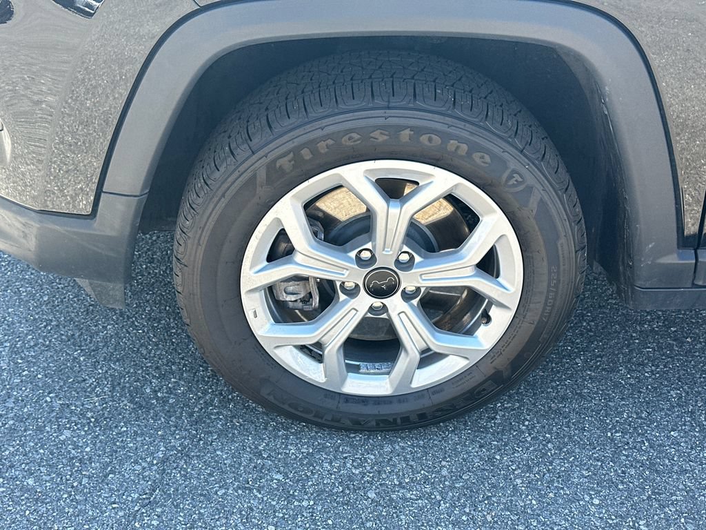 Used 2025 Jeep Compass Latitude AWD/4WD image 11