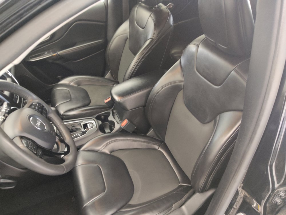 Used 2020 Jeep Cherokee Latitude Plus image 17