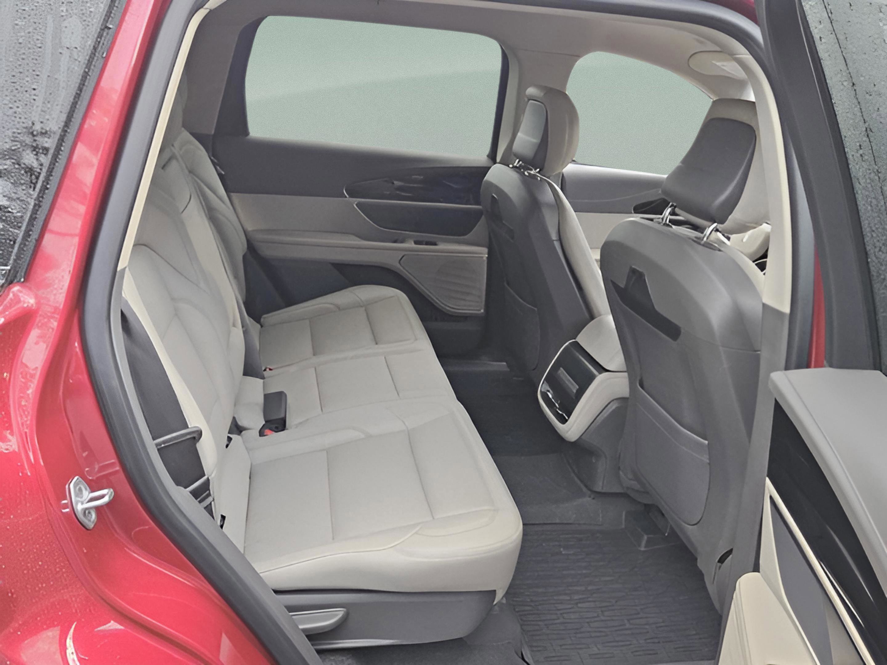 Used 2024 Lincoln Nautilus Premier image 16