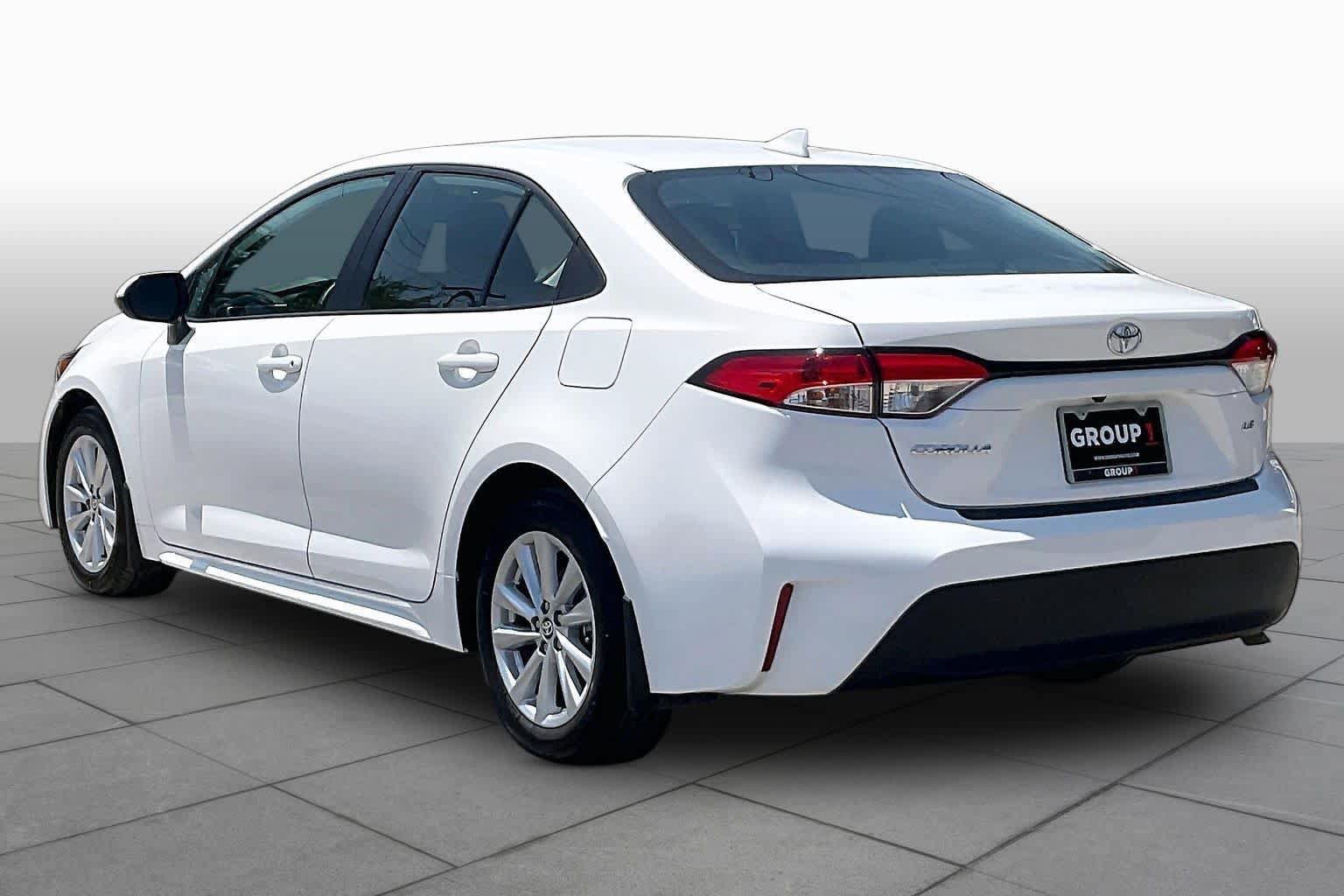 Used 2025 Toyota Corolla LE w/ LE Premium Package FWD image 12