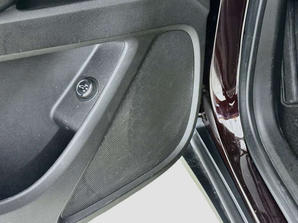 Used 2020 Chevrolet Traverse LT FWD image 20