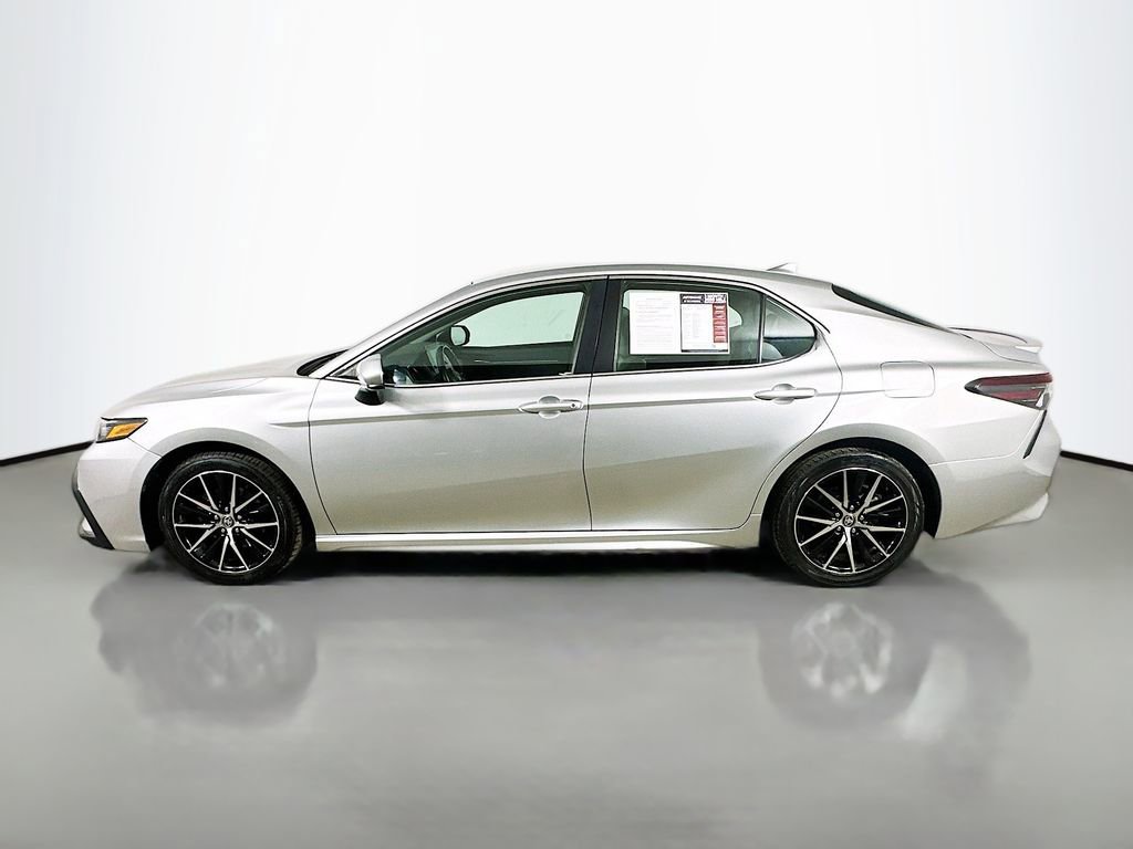 Used 2021 Toyota Camry SE image 5