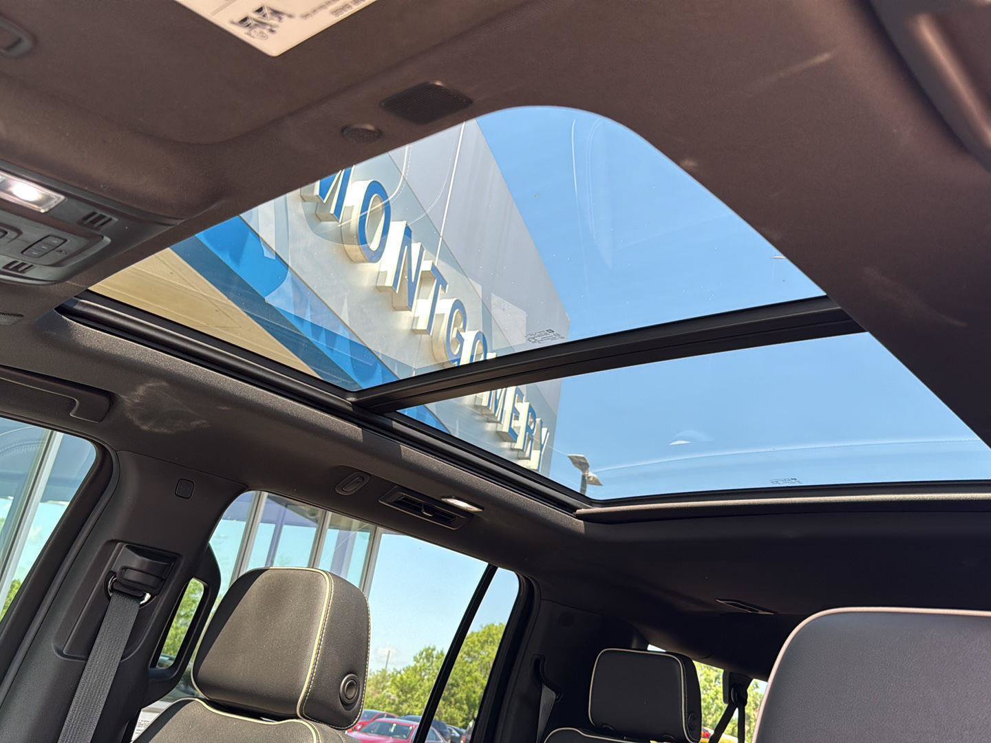 Used 2021 Chevrolet Suburban Premier AWD/4WD image 28