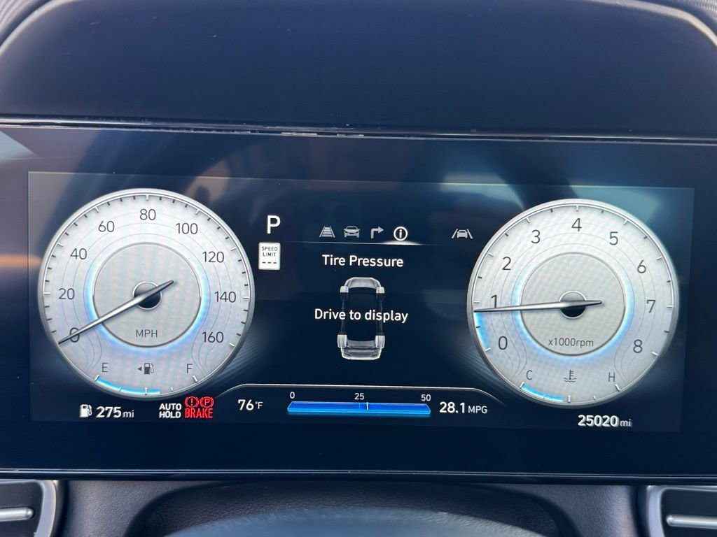 Used 2025 Hyundai Elantra Limited image 23