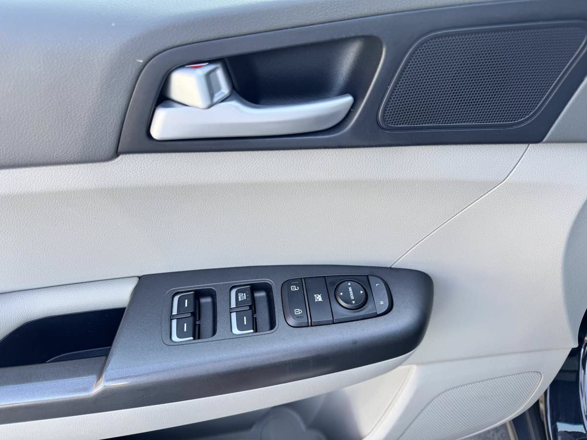 Used 2019 Kia Sportage LX FWD image 35