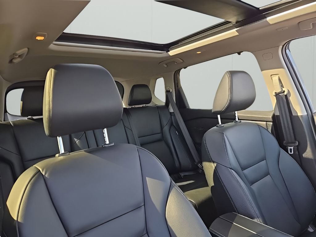 Used 2025 Nissan Rogue SL w/ SL Premium Package image 21