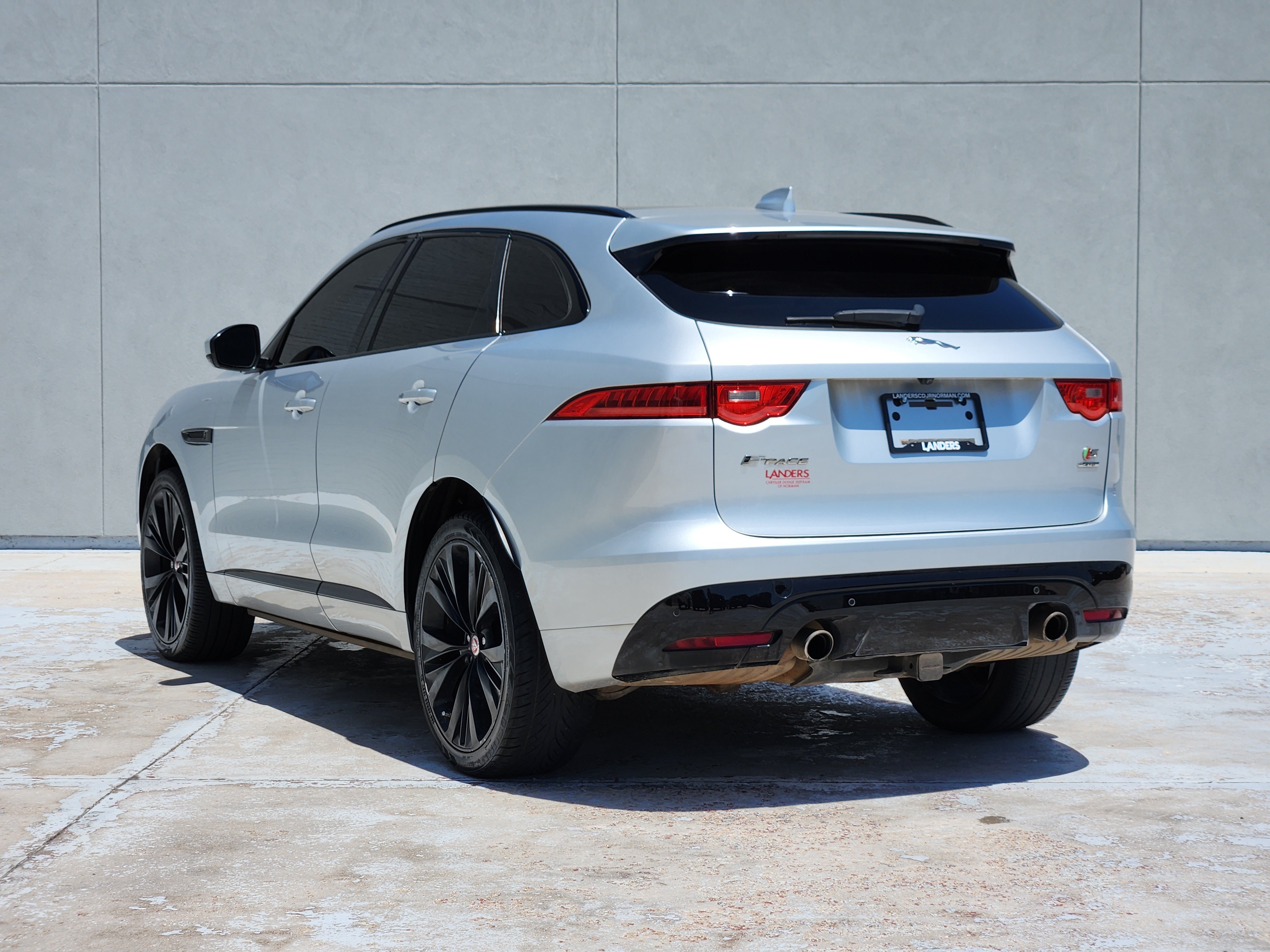 Used 2017 Jaguar F-PACE S AWD/4WD image 5