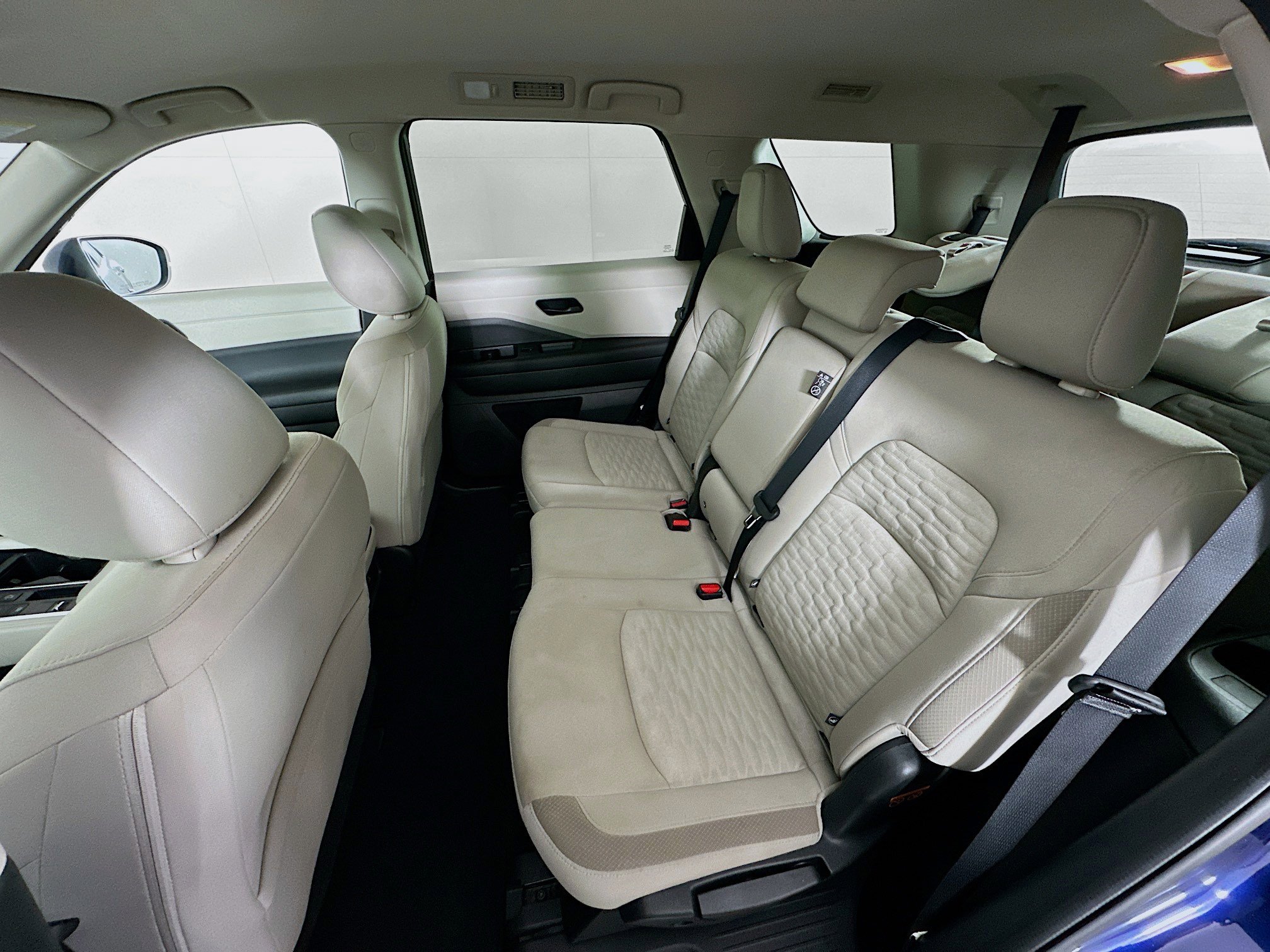 Used 2024 Nissan Pathfinder SV image 27