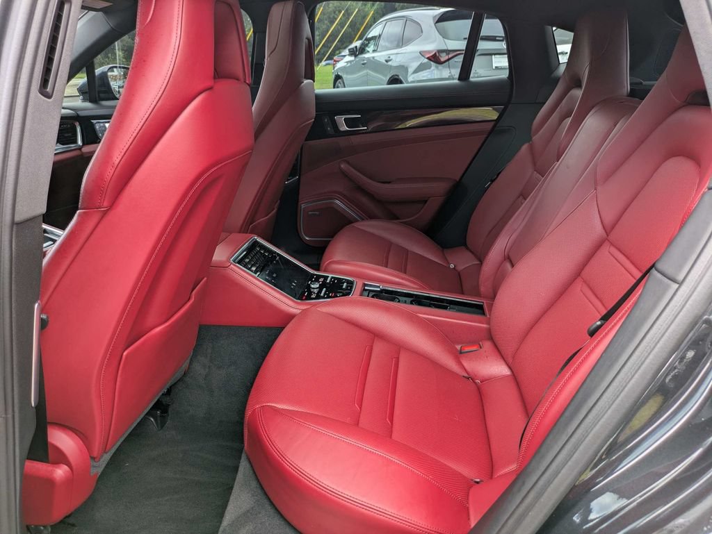 Used 2022 Porsche Panamera RWD image 16