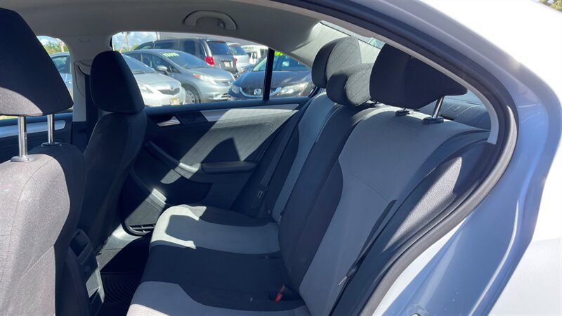 Used 2016 Volkswagen Jetta S FWD image 10
