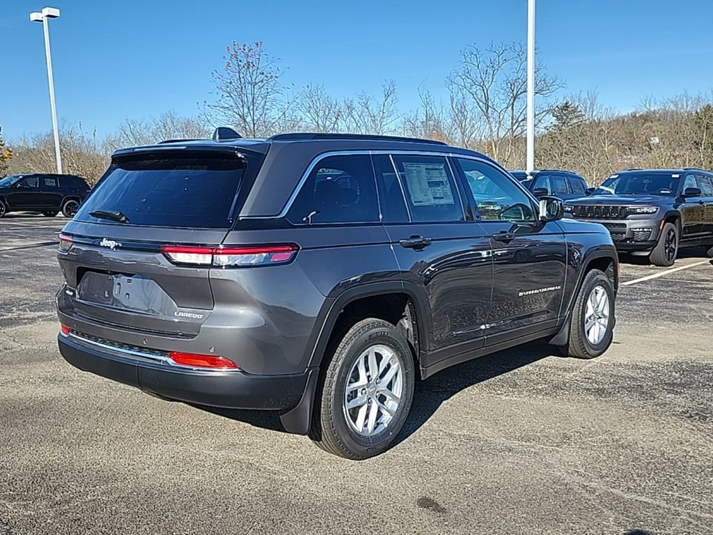 New 2025 Jeep Grand Cherokee Laredo X w/ Luxury Tech Group I AWD/4WD image 3