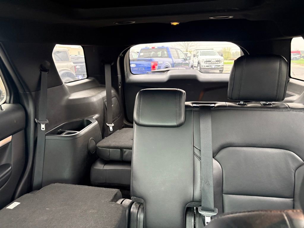 Used 2017 Ford Explorer XLT w/ Equipment Group 202A AWD/4WD image 15