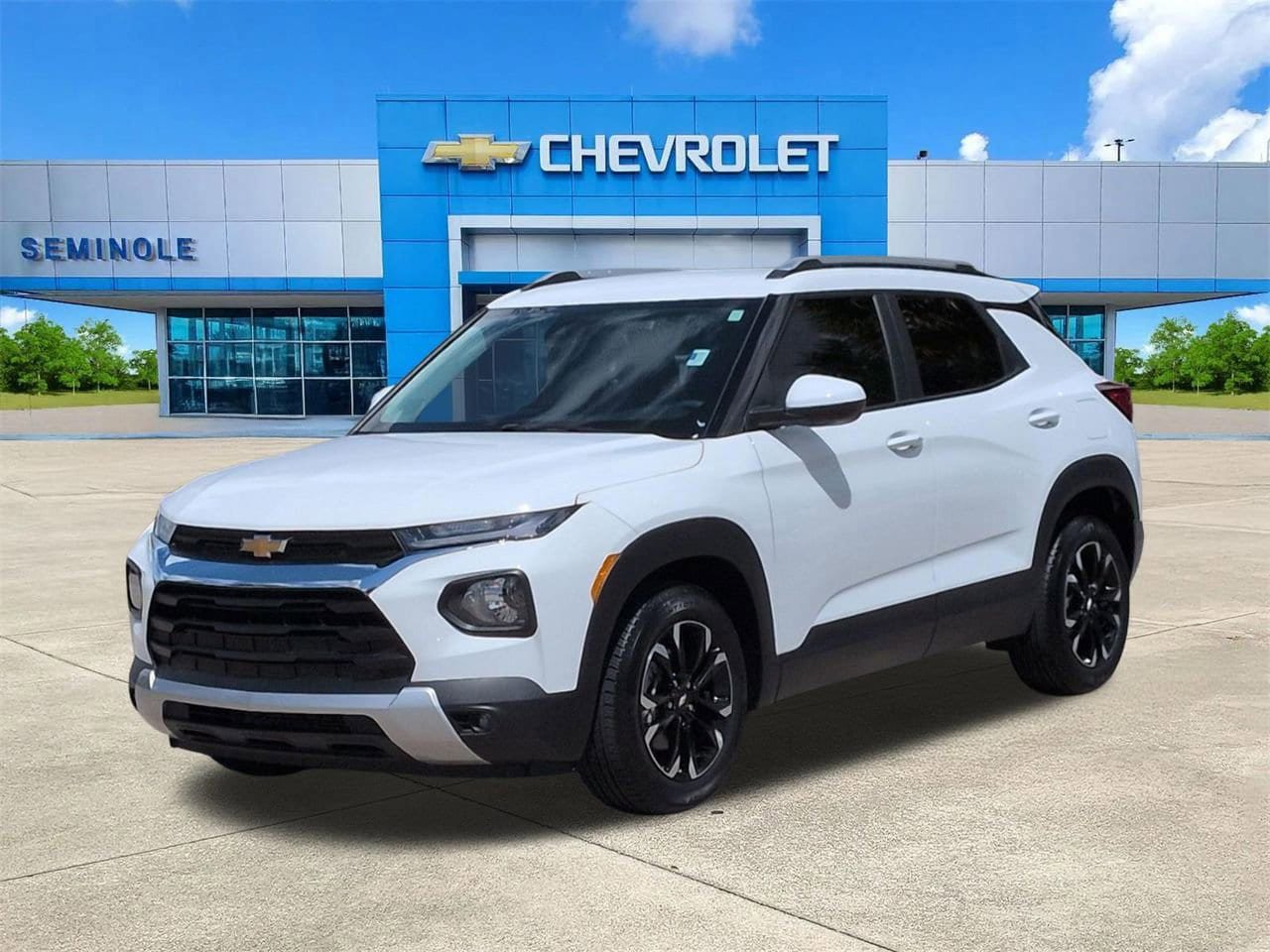 Used 2023 Chevrolet TrailBlazer LT FWD image 2