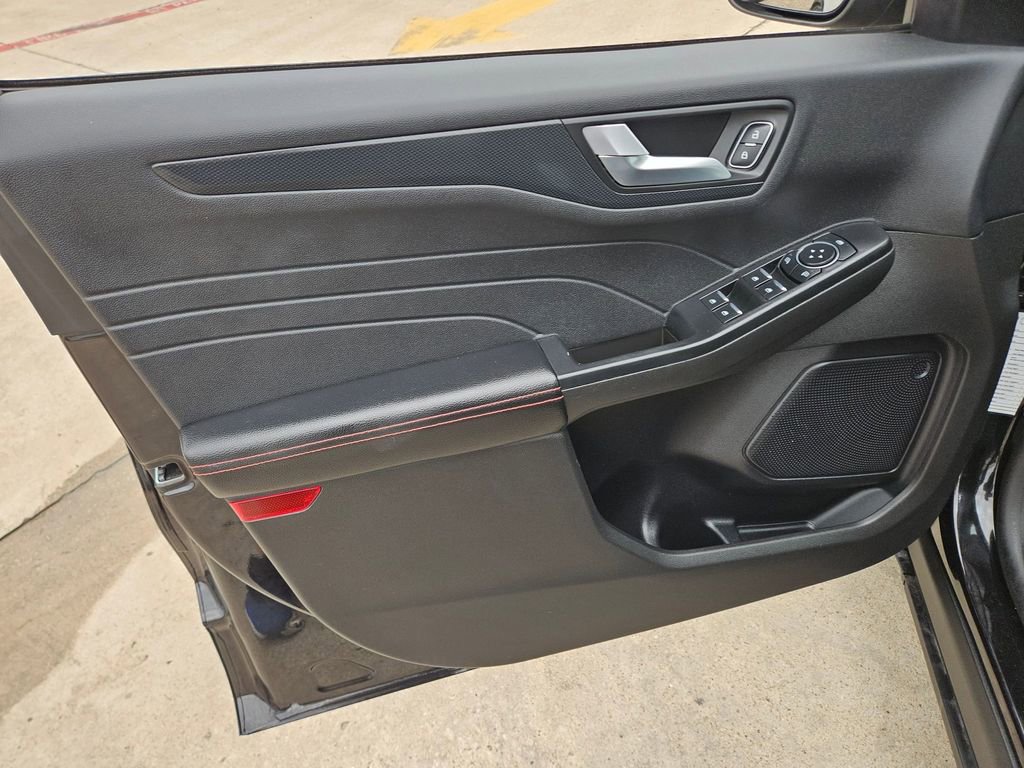 Used 2025 Ford Escape ST-Line FWD image 14