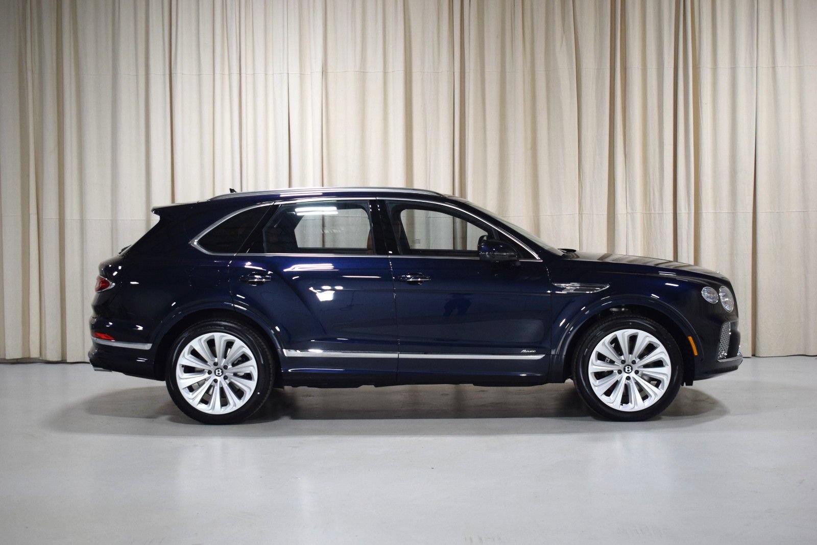 New 2026 Bentley Bentayga AWD/4WD image 5
