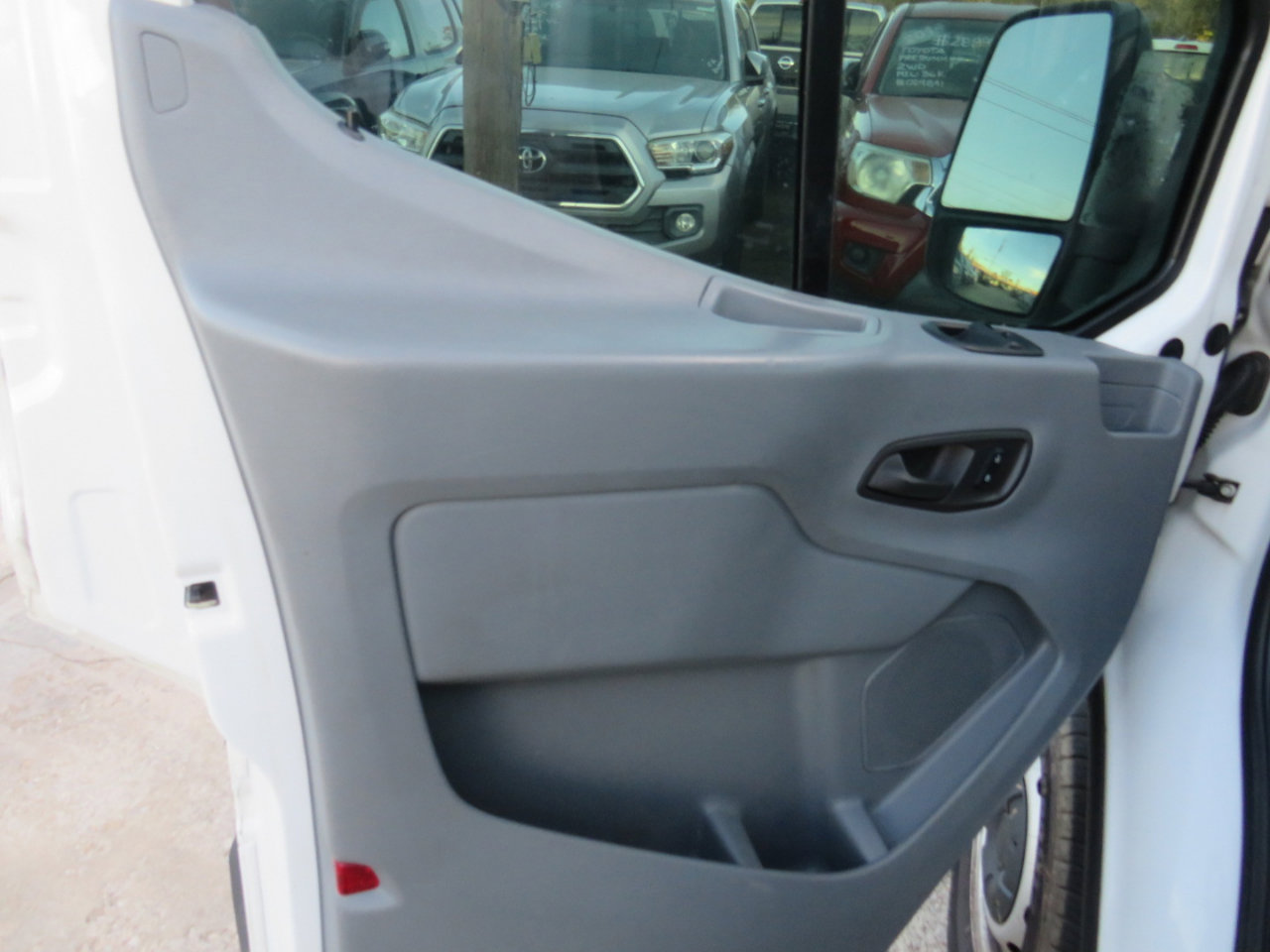 Used 2018 Ford Transit 250 130 Low Roof image 9