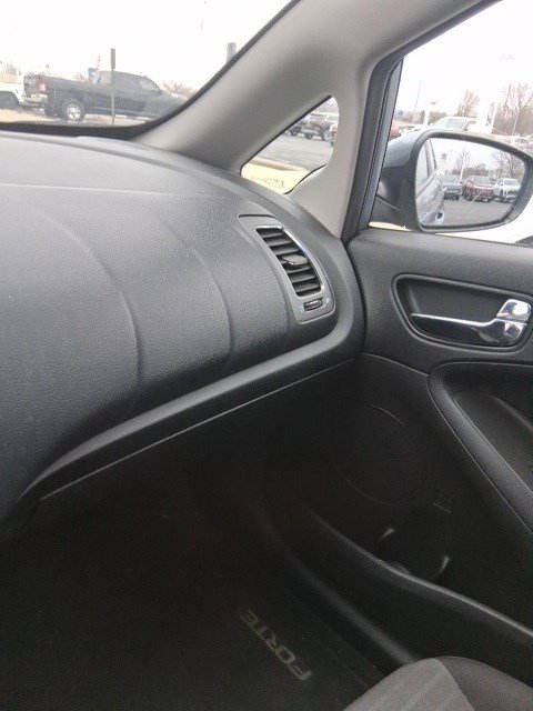 Used 2017 Kia Forte S image 17