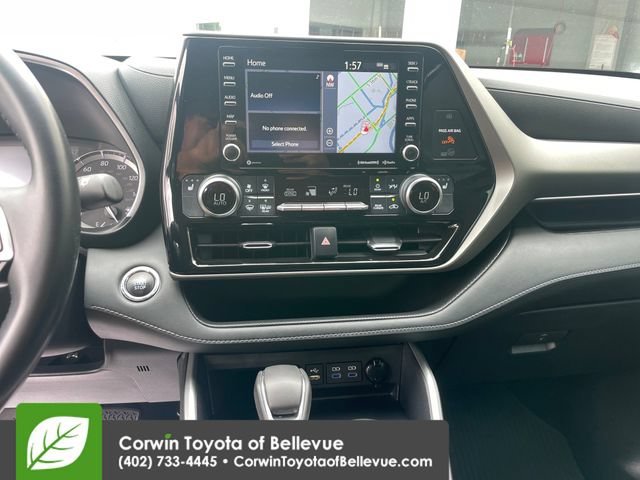 Used 2022 Toyota Highlander XLE AWD/4WD image 32