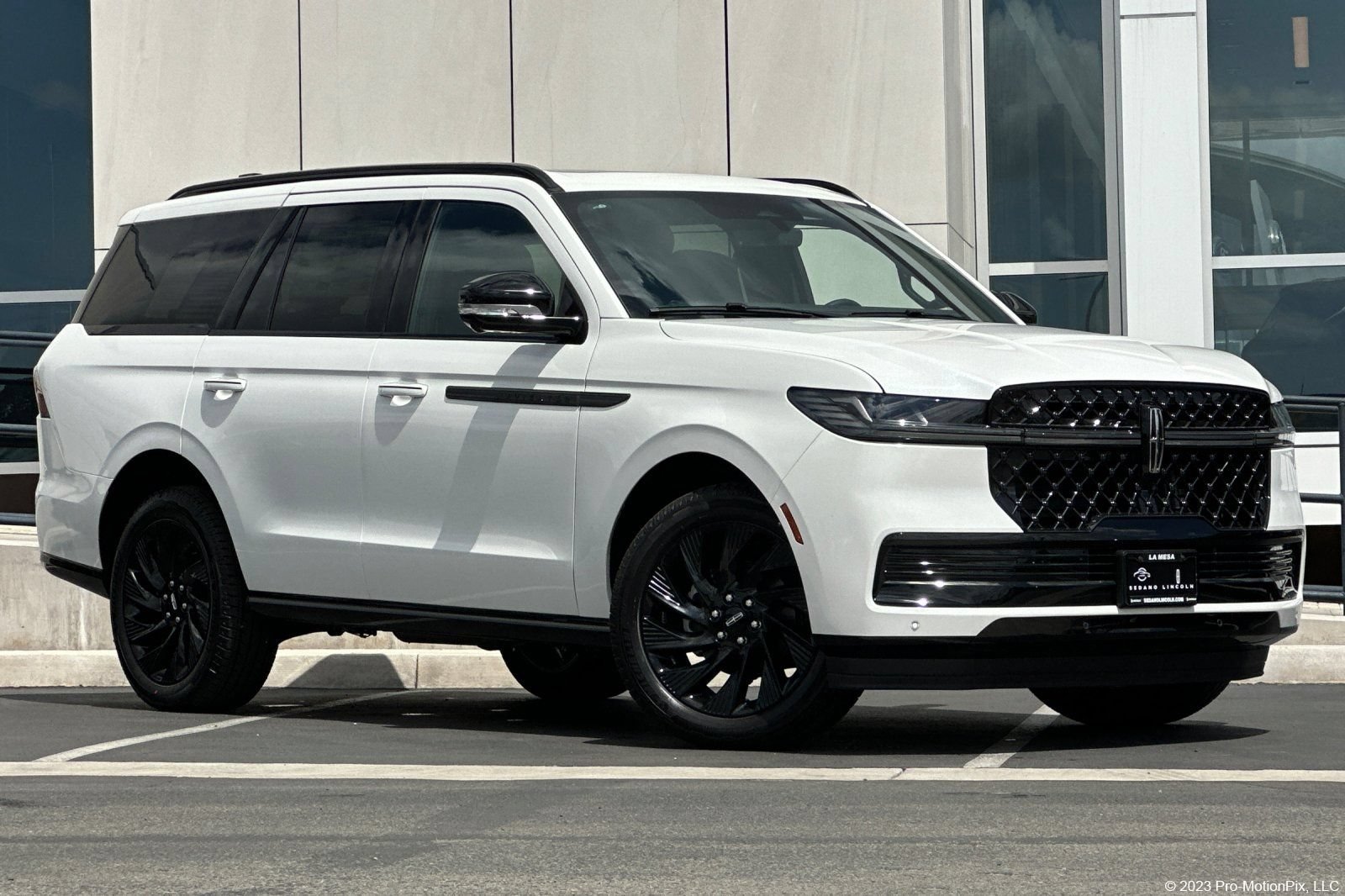 New 2026 Lincoln Navigator Reserve w/ Jet Appearance Package AWD/4WD video 1