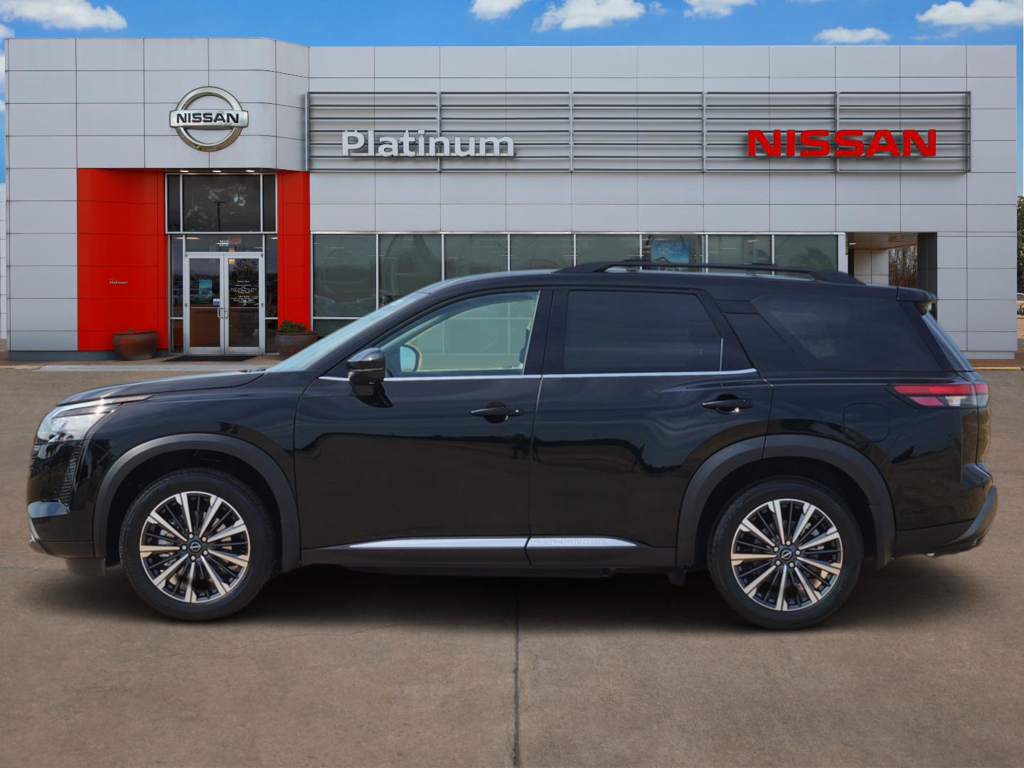 New 2026 Nissan Pathfinder Platinum FWD image 3