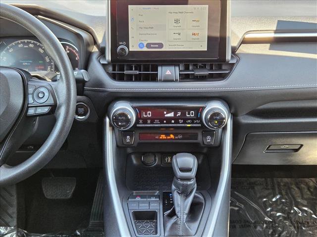 Used 2025 Toyota RAV4 XLE FWD image 15