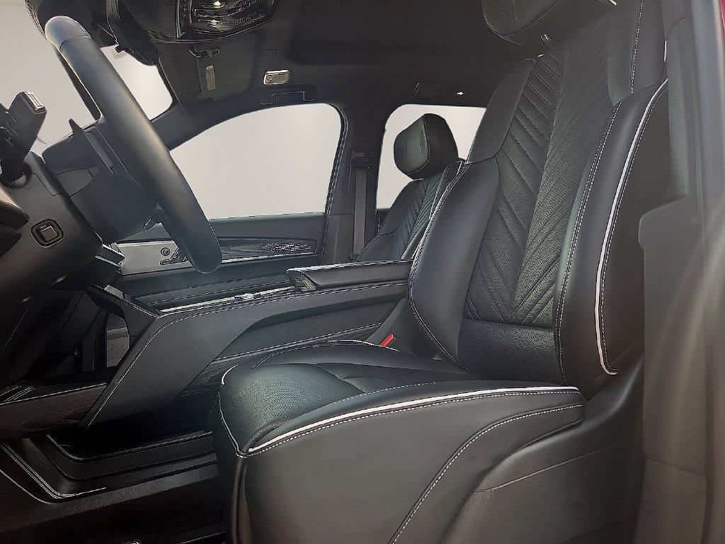 Used 2026 Cadillac Vistiq Platinum w/ LPO, Floor Liner Package AWD/4WD image 13