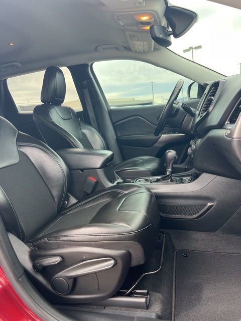 Used 2020 Jeep Cherokee Latitude Plus w/ Comfort/Convenience Group FWD image 34