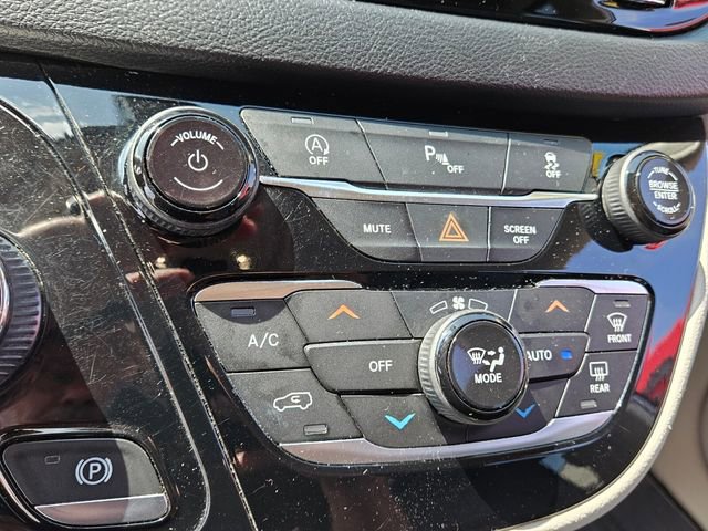 Used 2020 Chrysler Pacifica Touring-L image 29