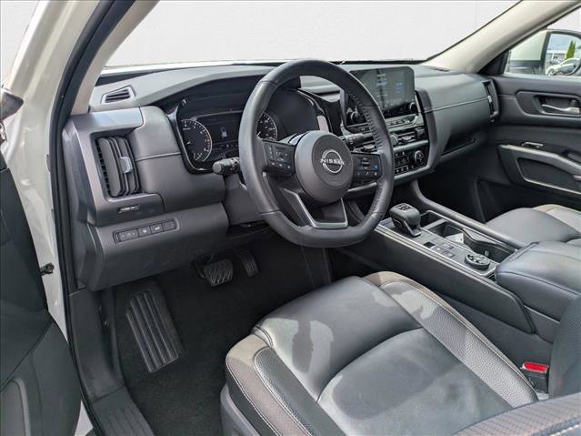 Used 2023 Nissan Pathfinder SL w/ Lighting Package (N92) image 10