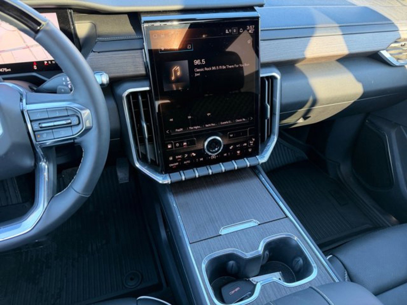 Used 2024 GMC Acadia Denali w/ Super Cruise Package image 14